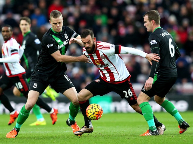 Steven Fletcher (C) of Sunderland competes for the ball against Ryan Shawcross (L) and Glenn Whelan (R) of Stoke City during the Barclays Premier League match between Sunderland and Stoke City at Stadium of Light on November 28, 2015