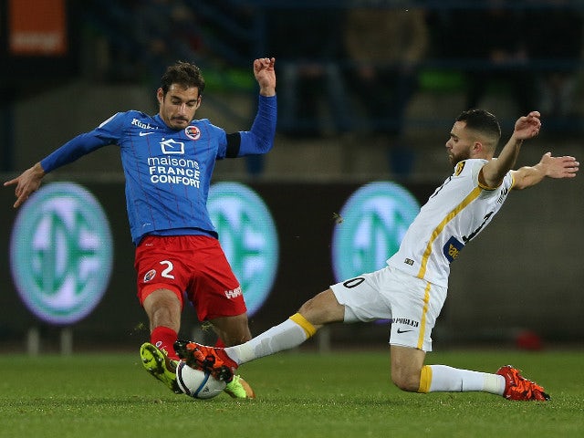 Caen's French midfielder Nicolas Seube (L) vies with Lille's French midfielder Marvin Martin during the French L1 football match between Caen (SMC) and Lille (LOSC), on December 5, 2015, at the Michel d'Ornano stadium, in Caen, northwestern France. 