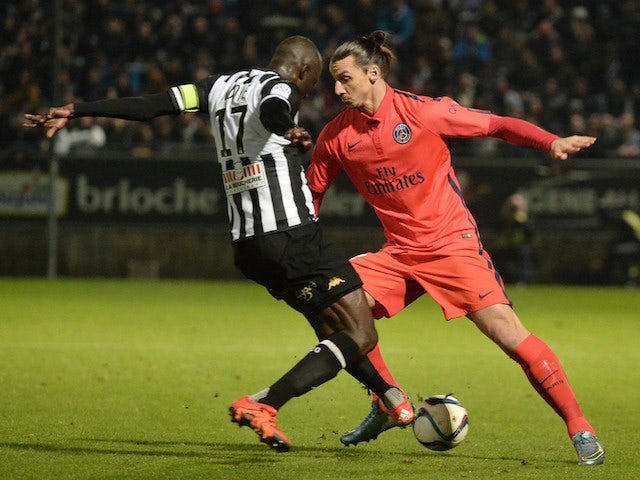 Angers' Senegalese midfielder Cheikh N'Doye (L) vies with Paris Saint-Germain's Swedish forward Zlatan Ibrahimovic (R) during the French L1 football match between Angers (SCO) and Paris Saint-Germain (PSG), on December 1, 2015, at the Jean Bouin stadium, 