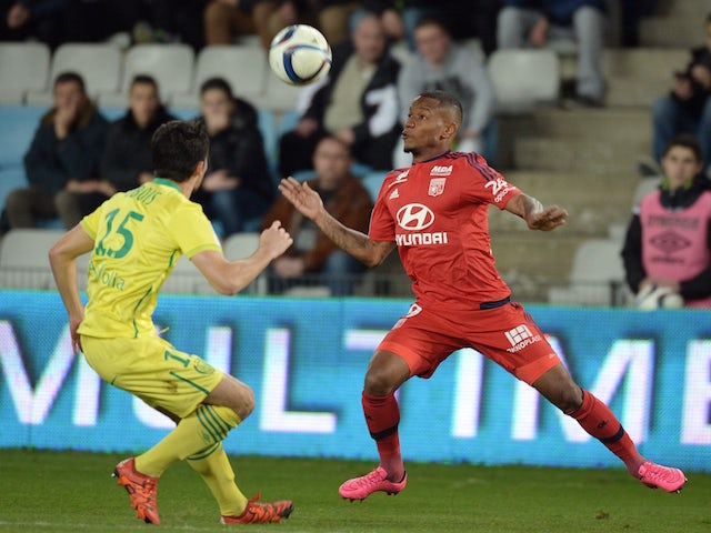 Lyon's French forward Claudio Beauvue (R) vies with Nantes' French defender Leo Dubois during the French L1 football match between Nantes and Lyon on December 1, 2015 at the Beaujoire stadium in Nantes, western France.