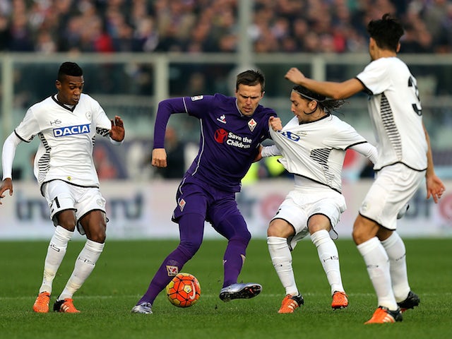 Josip Ilicic of ACF Fiorentina battles for the ball with Edenilson (L) and Manel Iturra (R) of Udinese Calcio during the Serie A match between ACF Fiorentina and Udinese Calcio at Stadio Artemio Franchi on December 6, 2015 in Florence, Italy.