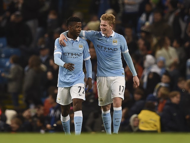 Manchester City's Belgian midfielder Kevin De Bruyne (R) celebrates with Manchester City's Nigerian striker Kelechi Iheanacho (L) after scoring his team's fourth goal during the English League Cup quarter-final football match between Manchester City and H
