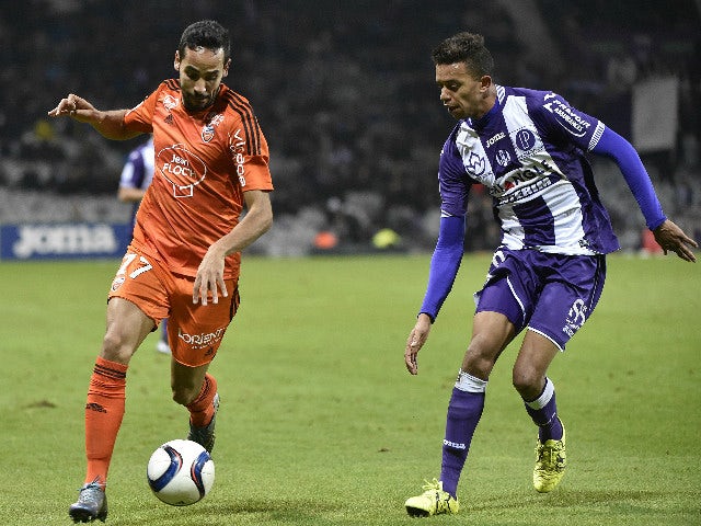 Toulouse's Brazilian defender William Matheus vies with Lorient's French Algerian midfielder Walid Mesloub during the French L1 football match Toulouse against Lorient on December 5, 2015 at the Municipal Stadium in Toulouse.