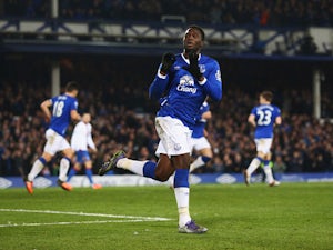 Romelu Lukaku heads Everton in front