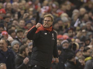 Klopp challenges Anfield crowd to beat United