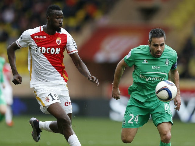 Monaco's Ivoirian forward Lacina Traore (L) vies with Saint-Etienne's French defender Loïc Perrin (R) the French L1 football match Monaco (ASM) vs Saint Etienne (ASSE) on december 13, 2015 at the 'Louis II Stadium' in Monaco.