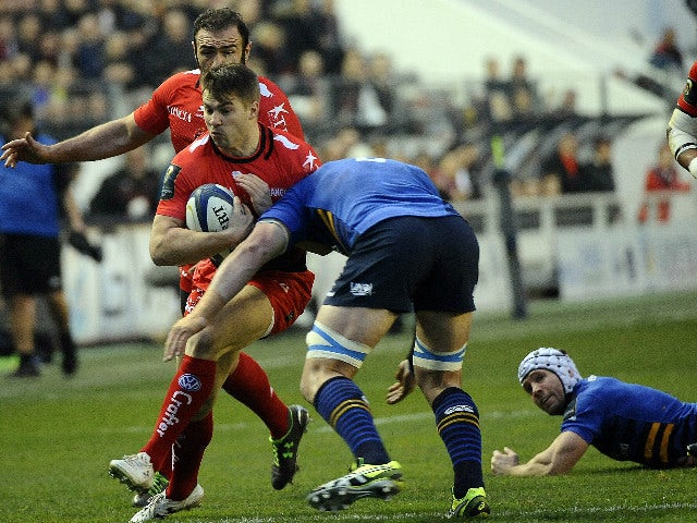 Toulon's Australian wing Drew Mitchell (C) tries to avoid a tackle during the European Rugby Champions Cup rugby union match between Toulon and Leinster at the Mayol Stadium in Toulon, southern France, on December 13, 2015.