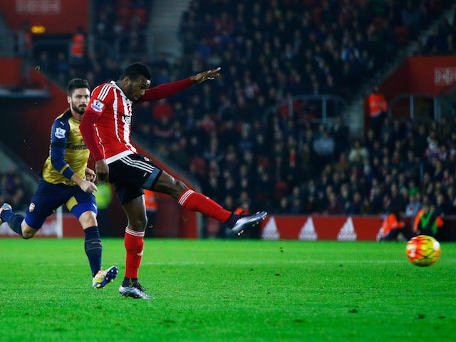 Cuco Martina shoots from range to score Southampton's opener against Arsenal on December 26, 2015