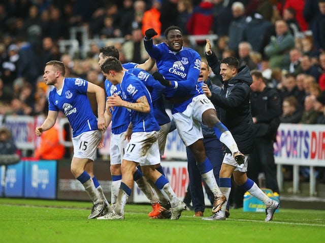 Tom Cleverley celebrates with teammates after scoring a late winner for Everton against Newcastle on December 26, 2015