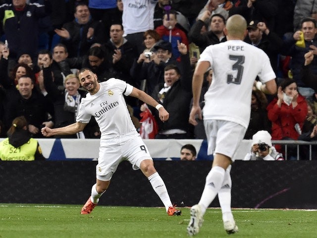 Karim Benzema celebrates scoring during the game between Real Madrid and Deportivo La Coruna on January 9, 2016