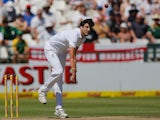 Steven Finn in action on day three of the second Test between South Africa and England on January 4, 2016