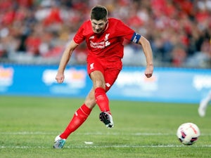 Gerrard plays for Liverpool in 'legends' match