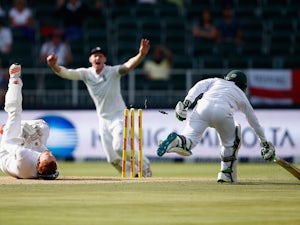 Advantage England on day one of third Test