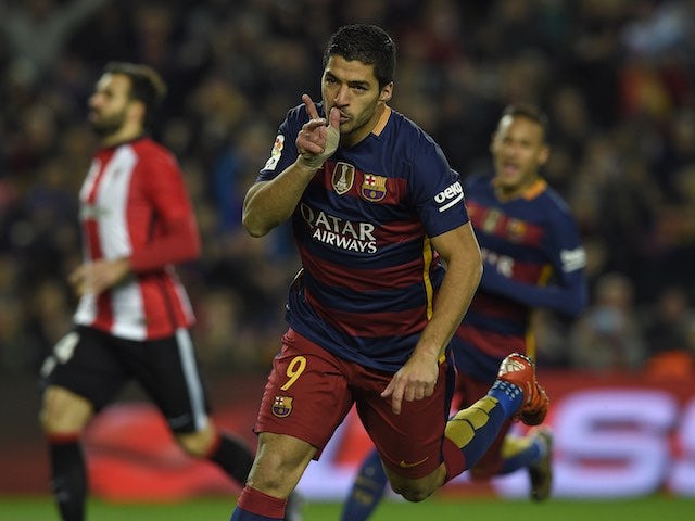 Luis Suarez celebrates scoring during the game between Barcelona and Athletic Bilbao on January 17, 2016