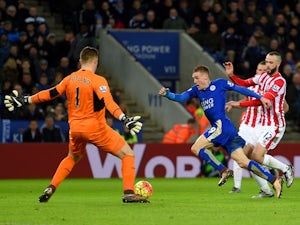Vardy's 16th goal helps Leicester go top