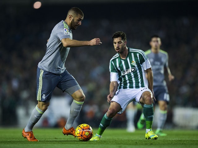 Karim Benzema of Real Madrid competes for the ball with Alvaro Cejudo of Real Betis on January 24, 2016
