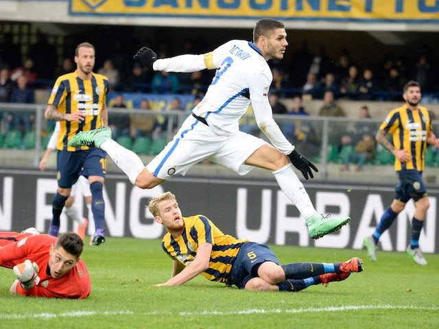 Mauro Icardi celebrates scoring during the Serie A game between Hellas Verona and Inter on February 7, 2016
