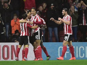 Ten-man Southampton beat West Ham