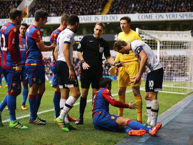 Harry Kane has a barney with Yohan Cabaye during the FA Cup game between Tottenham Hotspur and Crystal Palace on February 20, 2016