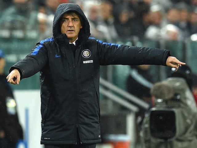 A hooded Roberto Mancini gives instructions during the Serie A game between Juventus and Inter on February 28, 2016