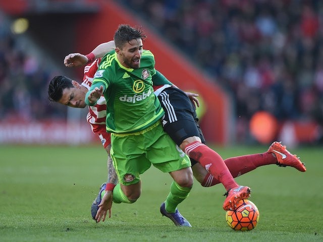 Jose Fonte takes down Fabio Borini during the Premier League game between Southampton and Sunderland on March 5, 2016