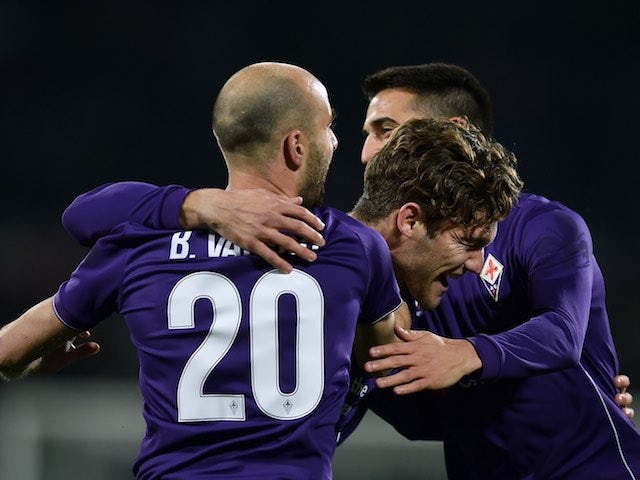 Marcos Alonso celebrates with teammates during the Serie A game between Fiorentina and Napoli on February 29, 2016