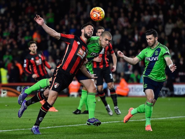 Simon Francis and Oriol Romeu in action during the Premier League game between Bournemouth and Southampton on March 1, 2016