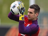 Tom Heaton in action during an England training session on March 22, 2016