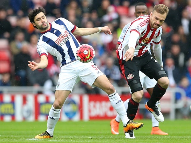 Claudio Yacob and Jan Kirchhoff in action during the Premier League match between Sunderland and West Bromwich Albion on April 2, 2016 