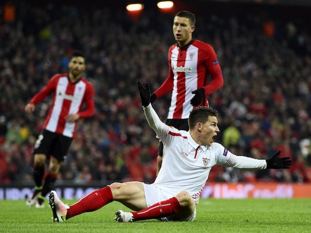Kevin Gameiro protests during the Europa League quarter-final between Athletic Bilbao and Sevilla on April 7, 2016