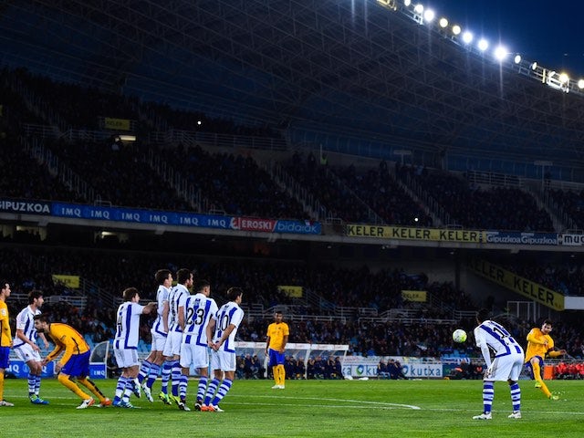Lionel Messi takes a free kick during the La Liga game between Real Sociedad and Barcelona on April 9, 2016