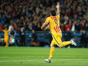 Luis Suarez double downs ten-man Atletico
