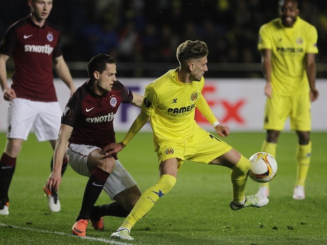 Mario Holek and Samuel Castillejo in action during the Europa League quarter-final between Villarreal and Sparta Prague on April 7, 2016