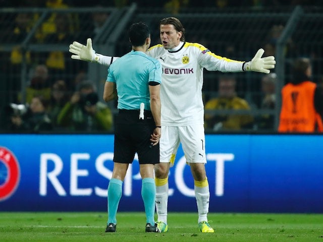Roman Weidenfeller argues with the ref during the Europa League quarter-final between Borussia Dortmund and Liverpool on April 7, 2016