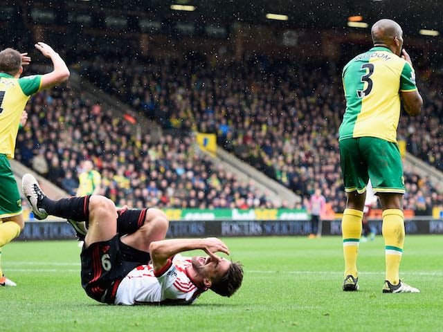 Andre Wisdom fouls Fabio Borini during the Premier League game between Norwich City and Sunderland on April 16, 2016