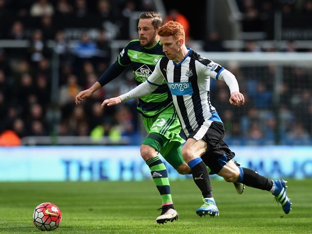 Jack Colback and Gylfi Sigurdsson during the Premier League match between Newcastle United and Swansea City on April 16, 2016