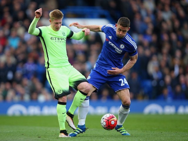 Kevin De Bruyne battles with big Gary Cahill during the Premier League game between Chelsea and Manchester City on April 16, 2016