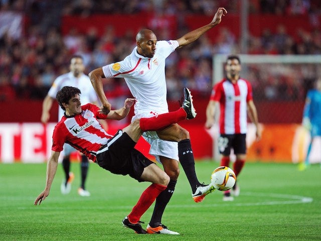 Mikel San Jose and Steven N'Zonzi in action during the Europa League quarter-final between Sevilla and Athletic Club on April 14, 2016