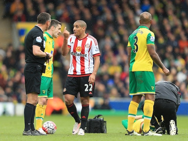 Wahbi Khazri talks to referee Andre Marriner during the Premier League game between Norwich City and Sunderland on April 16, 2016