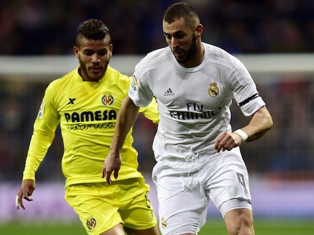 Karim Benzema is chased by Mario during the La Liga game between Real Madrid and Villarreal on April 20, 2016