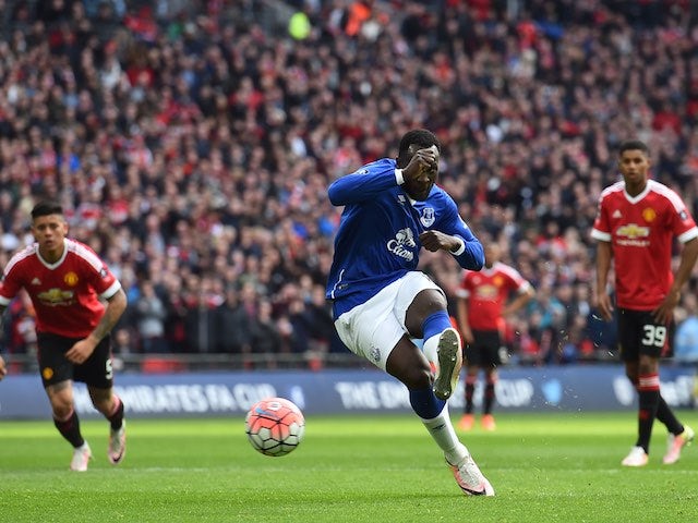 Romelu Lukaku misses a penalty during the FA Cup semi-final between Everton and Manchester United on April 23, 2016