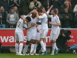 Swansea cruise past 10-man Liverpool