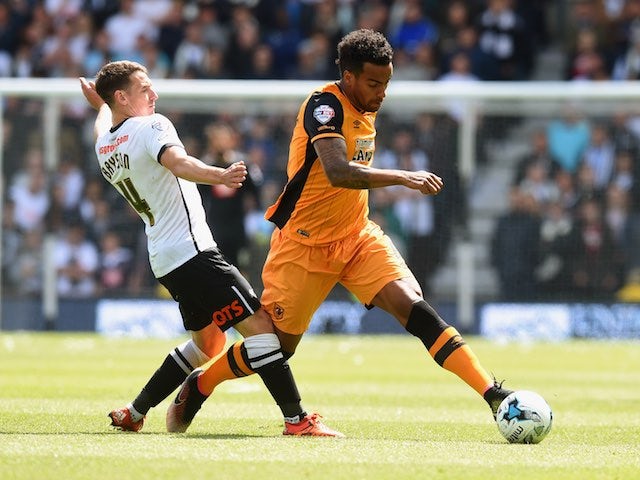 Tom Huddlestone and Craig Bryson in action during the Championship playoff semi-final between Derby County and Hull City on May 14, 2016