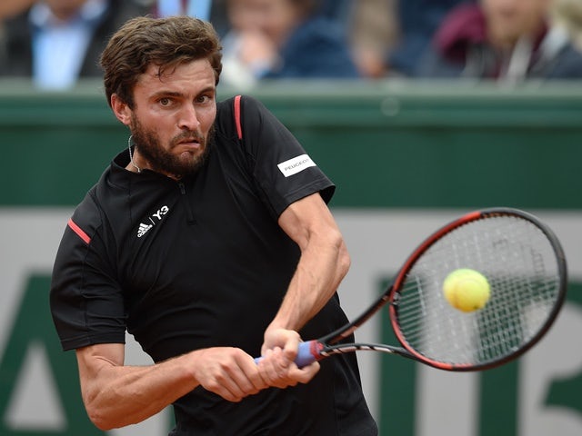 Gilles Simon returns the ball to Rogerio Dutra Silva at the French Open in Paris on May 23, 2016