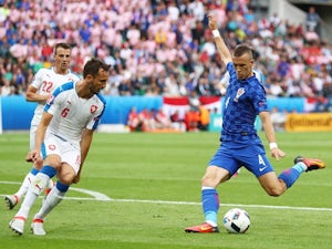 Czechs stun Croatia with late draw