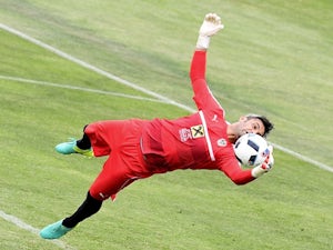 Leverkusen sign Austria goalkeeper Ozcan