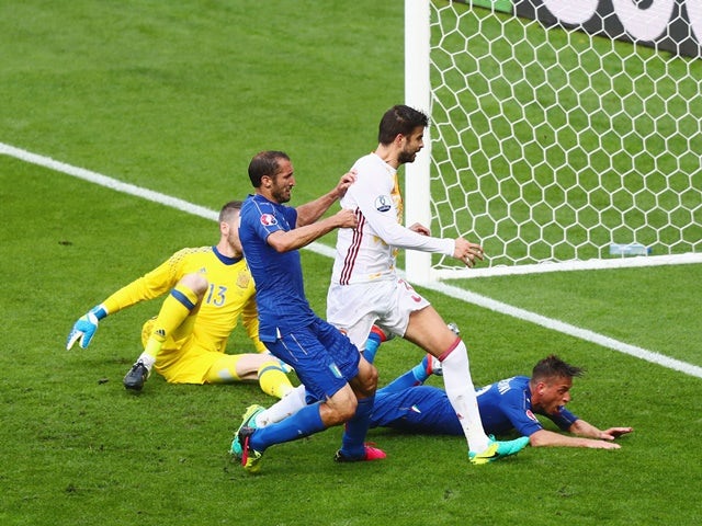 Giorgio Chiellini scores the opening goal during the Euro 2016 RO16 match between Italy and Spain on June 27, 2016