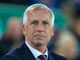 Crystal Palace manager Alan Pardew looks on during his side's 1-1 draw with Everton at Goodison Park on September 30, 2016