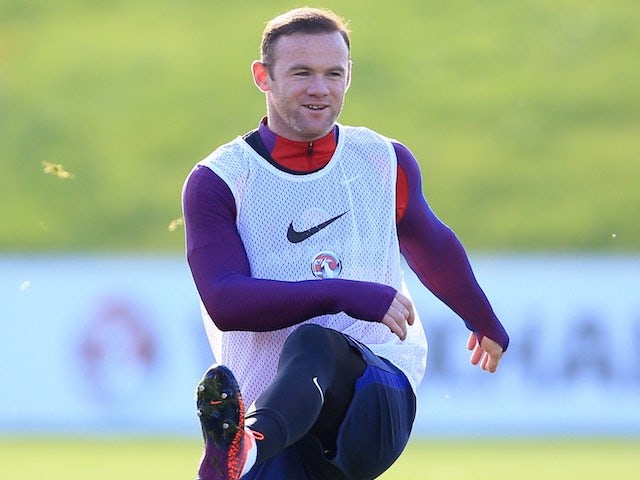 Rooney, Bertrand miss England training