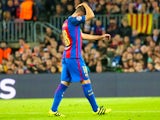 Jordi Alba leaves the field injured in the Champions League match between Barcelona and Manchester City on October 19, 2016